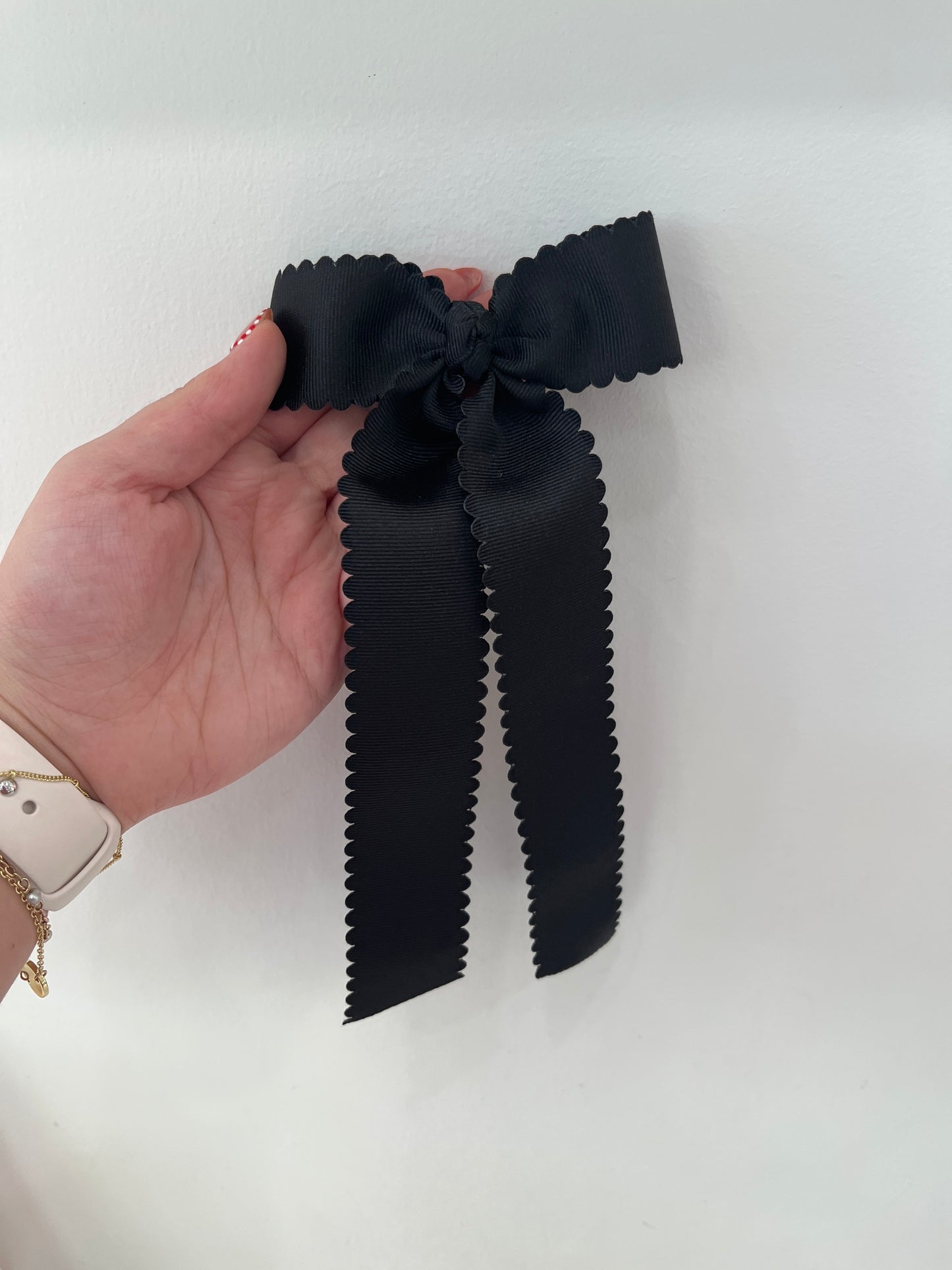 Medium Scalloped Bow + Tails, Black
