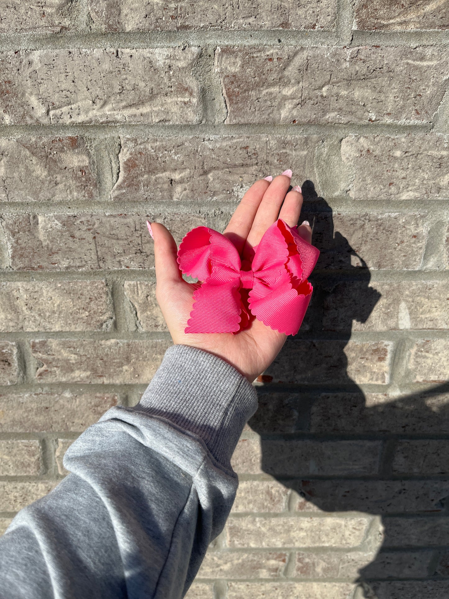 Medium Scalloped Bow (Assorted Colors!) - Magpies Paducah