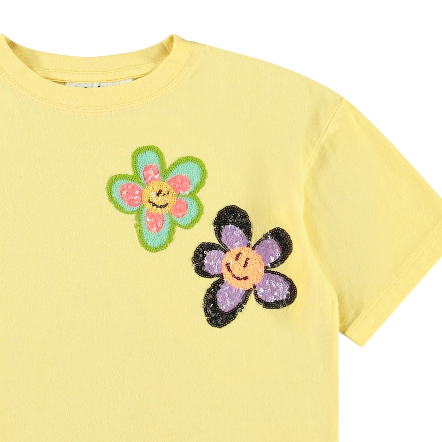 Reinette Tee, Friendly Flowers - Magpies Paducah