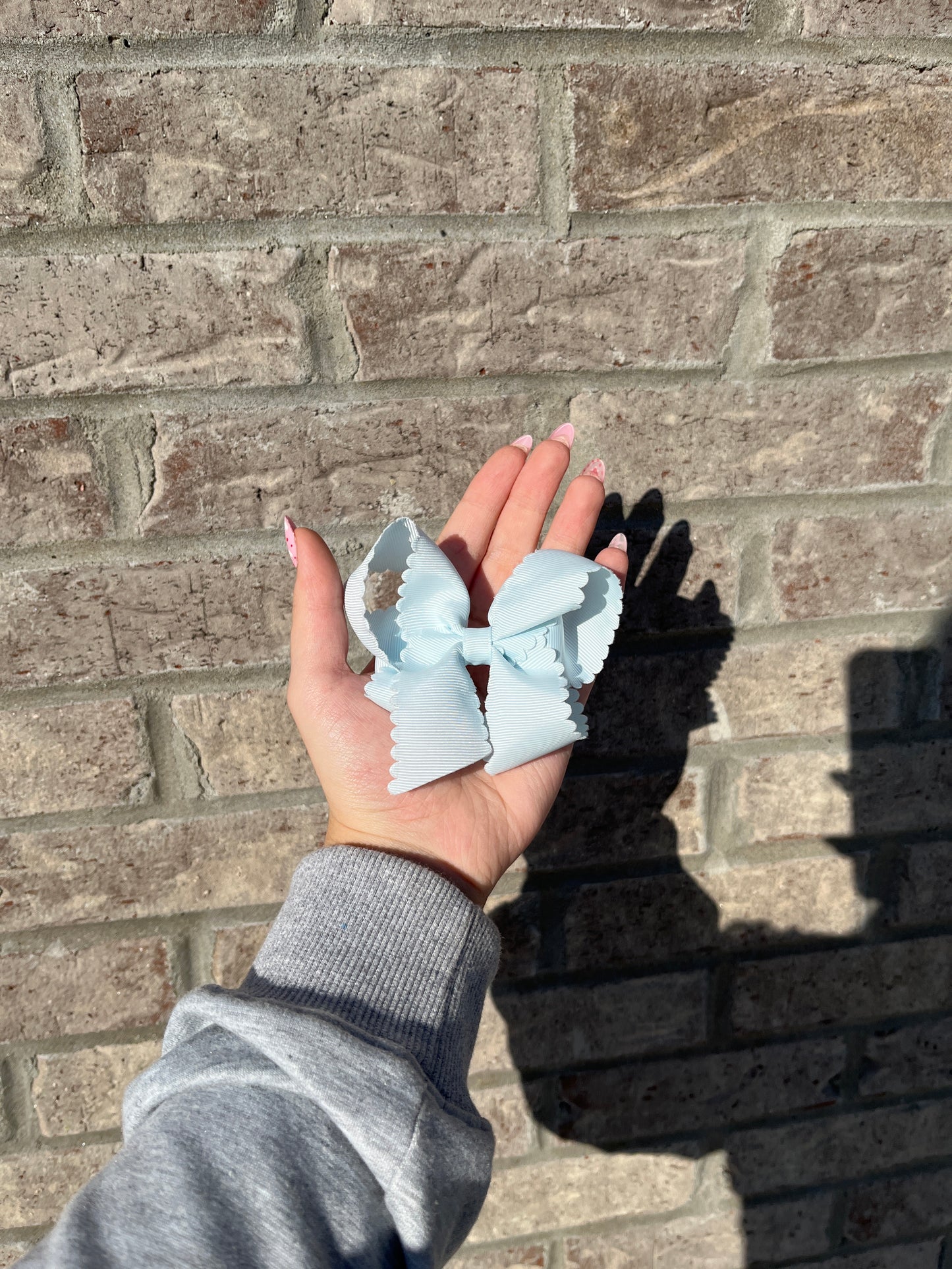 Medium Scalloped Bow (Assorted Colors!) - Magpies Paducah