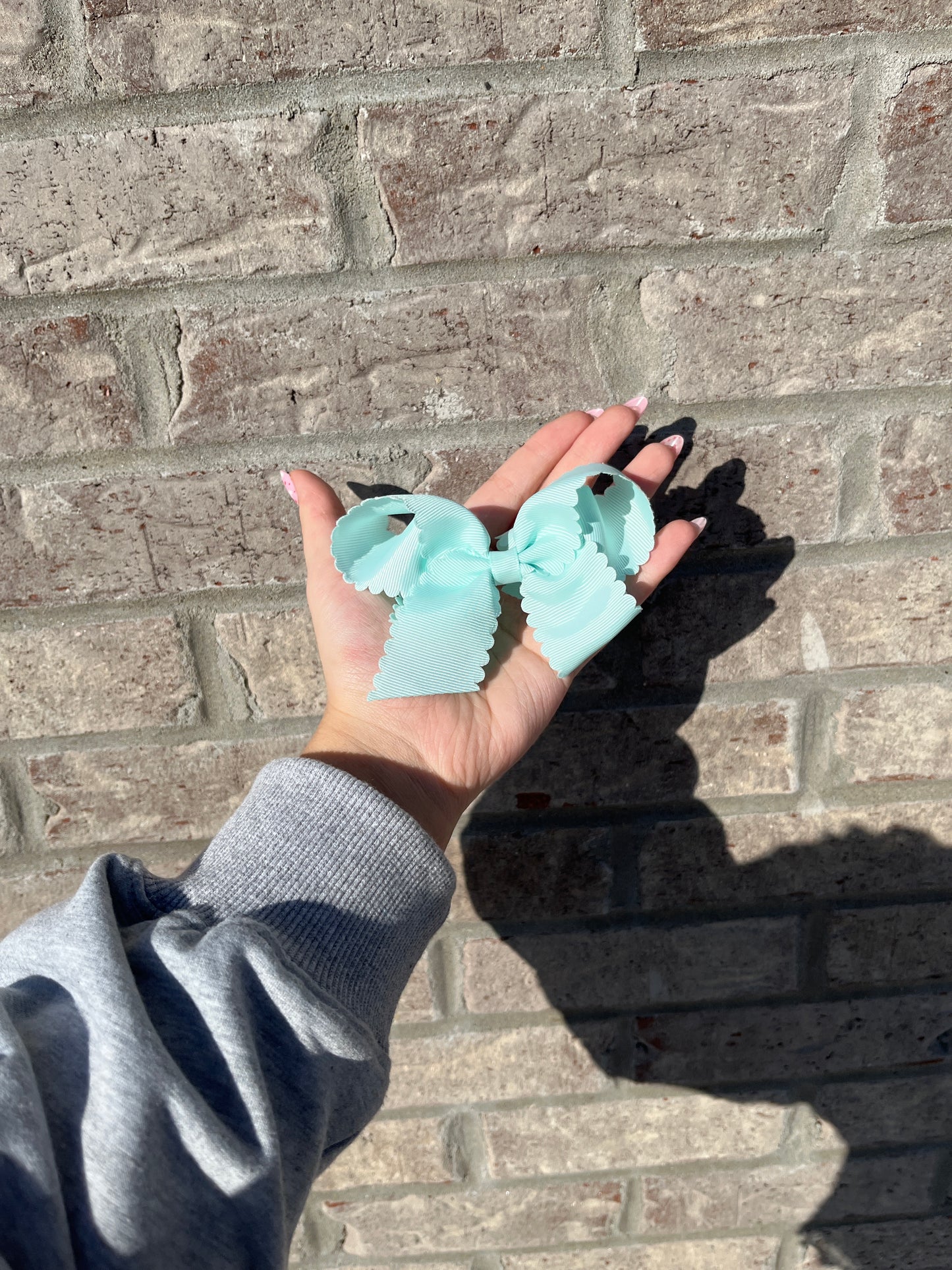 Medium Scalloped Bow (Assorted Colors!) - Magpies Paducah
