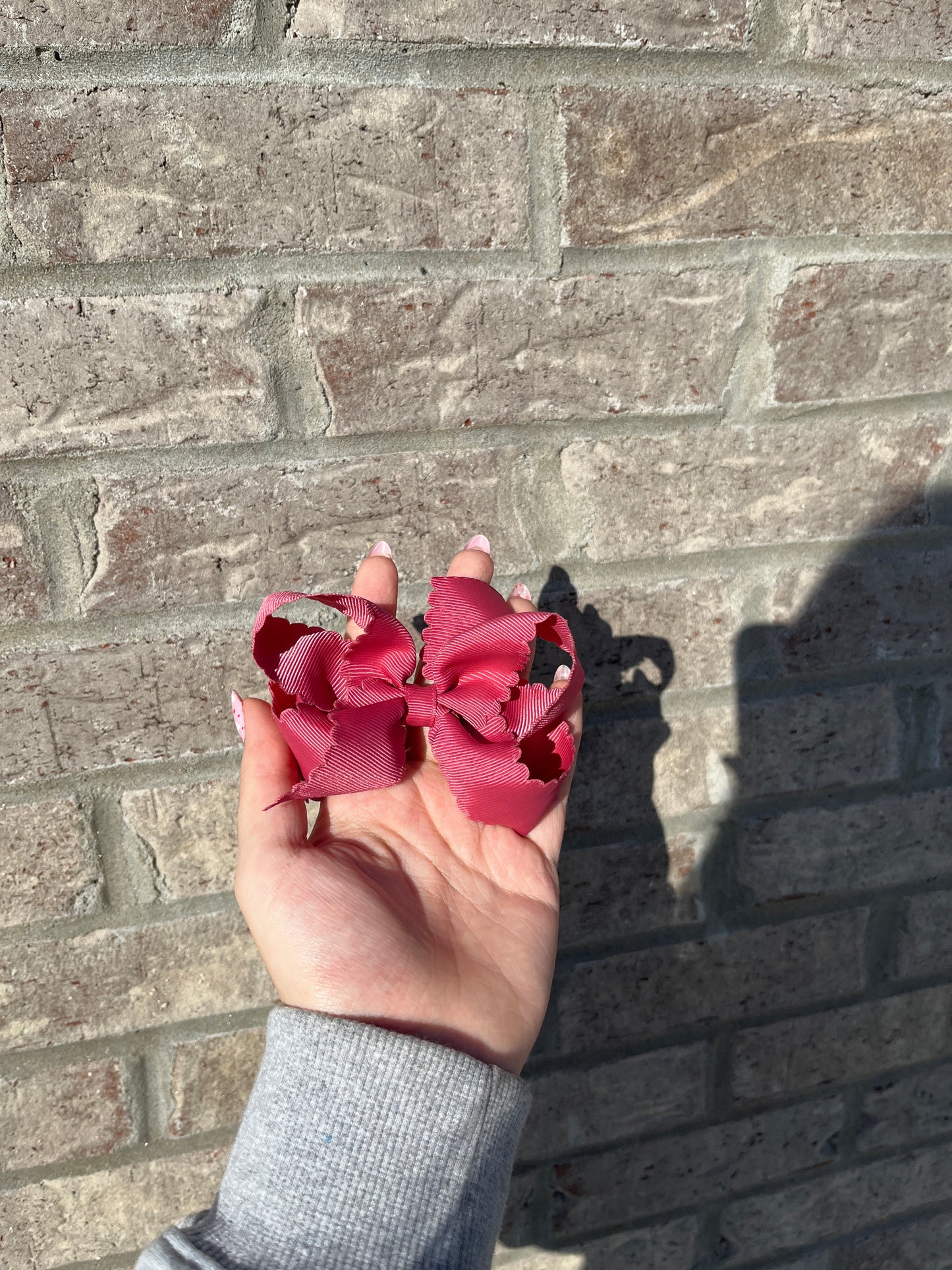Medium Scalloped Bow (Assorted Colors!) - Magpies Paducah