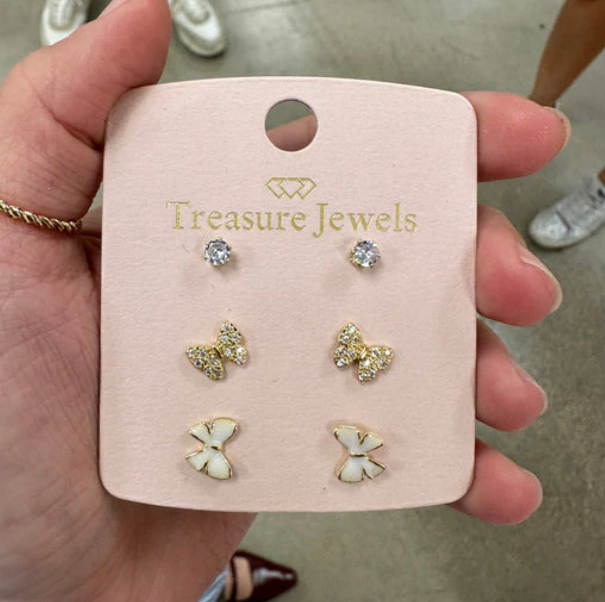 Bow Stud Set - Magpies Paducah