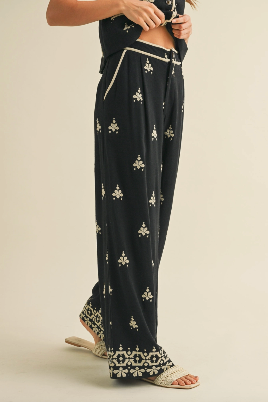 Women's Embroidery Vest and Wide Leg Pant Set - Magpies Paducah