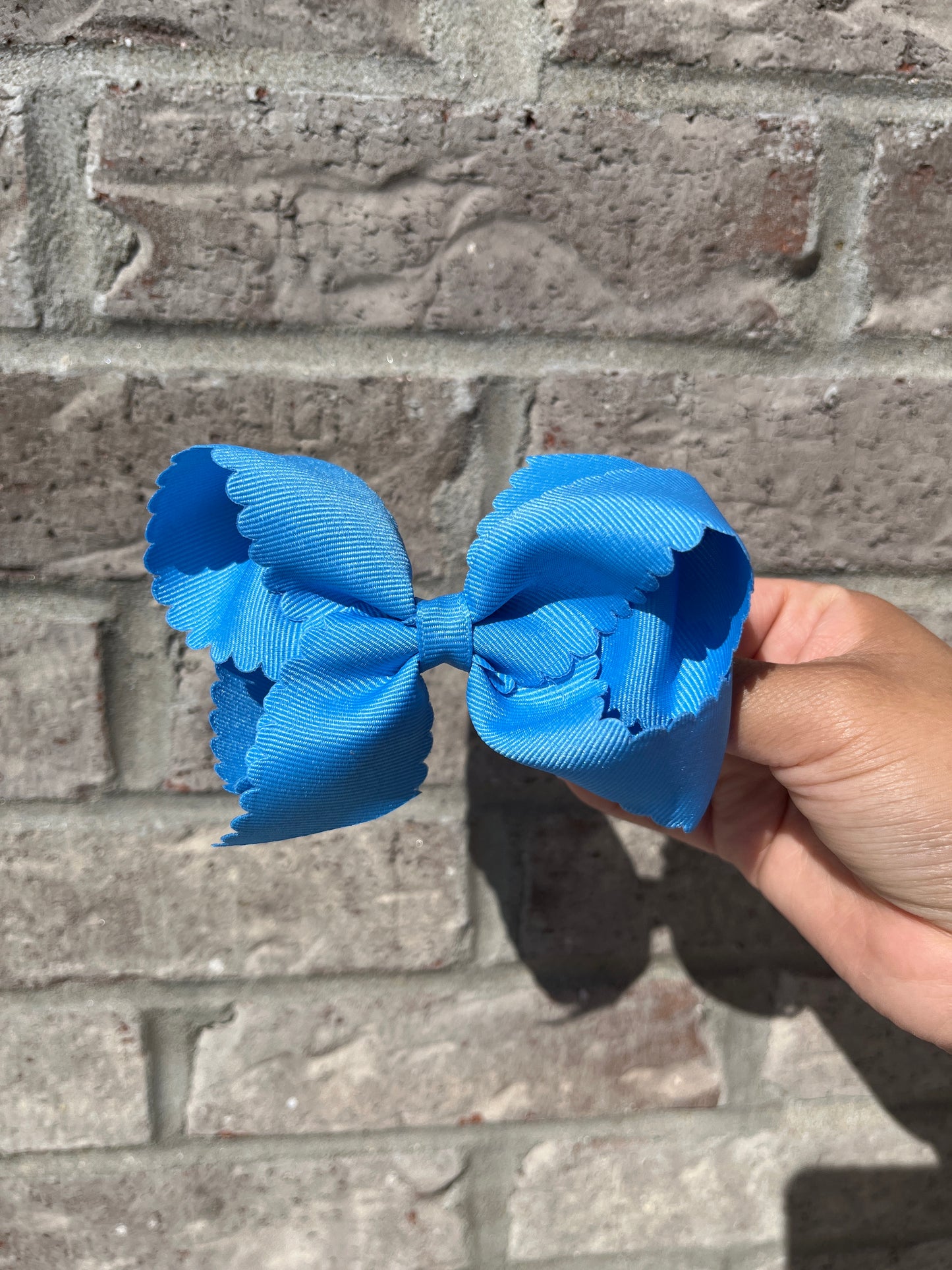 Medium Scalloped Bow (Assorted Colors!) - Magpies Paducah