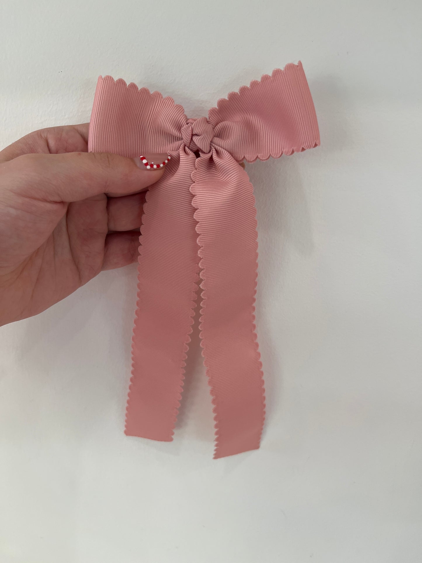 Medium Scalloped Streamer Bow, Nectar