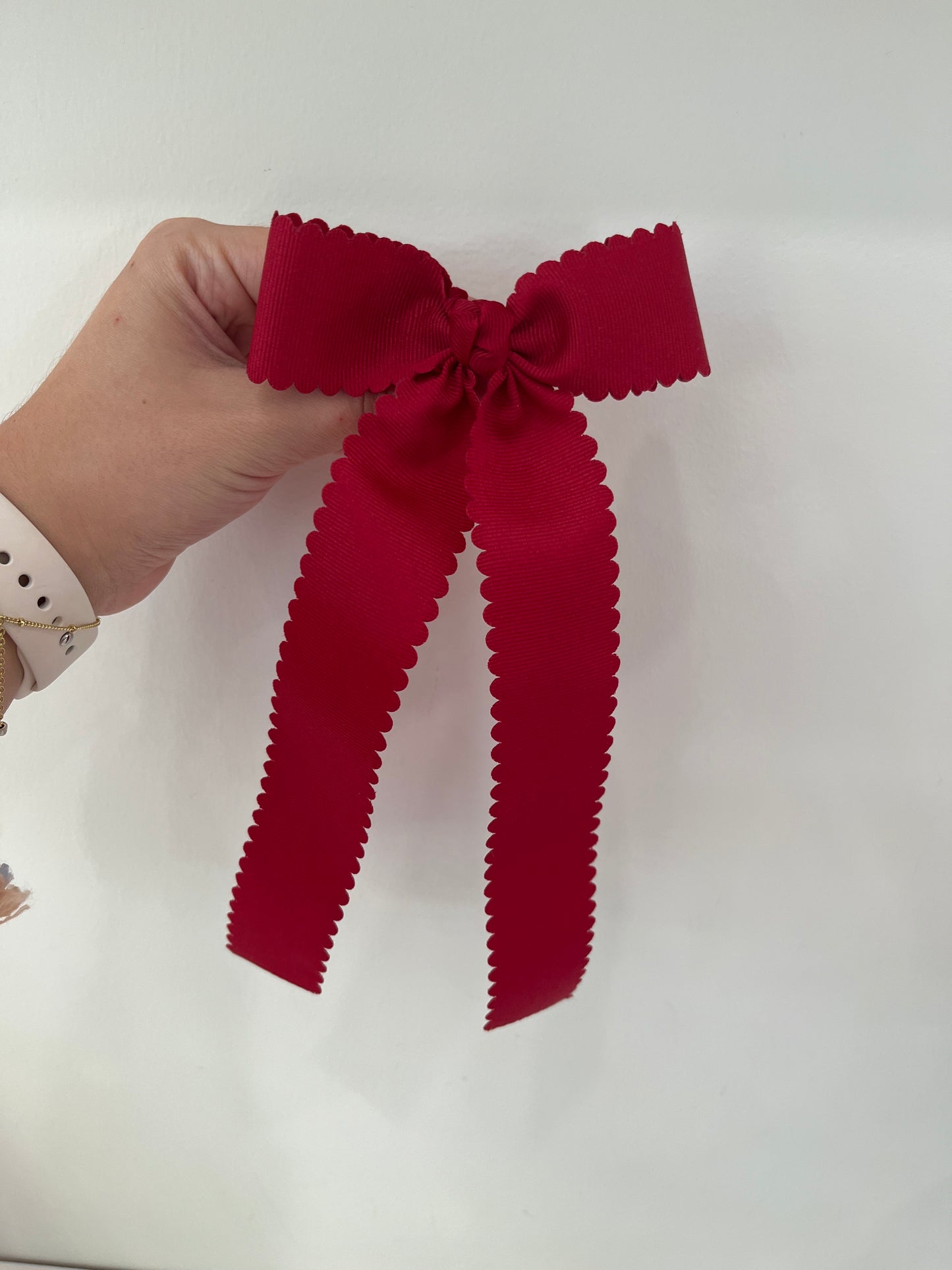 Medium Scalloped Streamer Bow, Currant