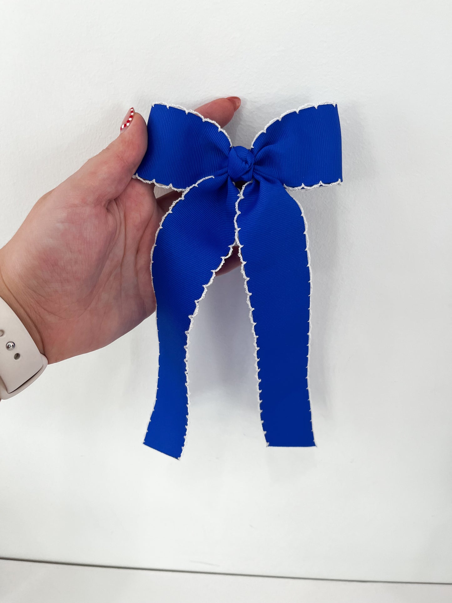 Medium Moonstitch Bow w/ Tails, Blue/White - Magpies Paducah