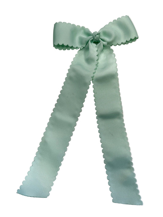 Medium Scalloped Streamer Bow, PGR - Magpies Paducah