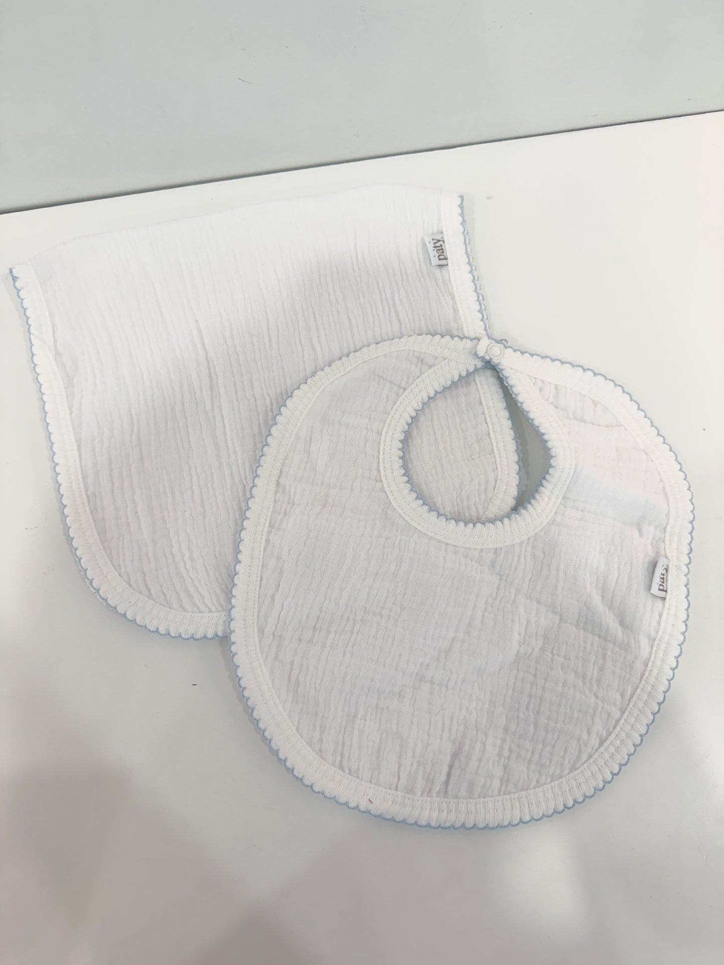 Muslin Bib/Burp Set, White/Blue Trim - Magpies Paducah