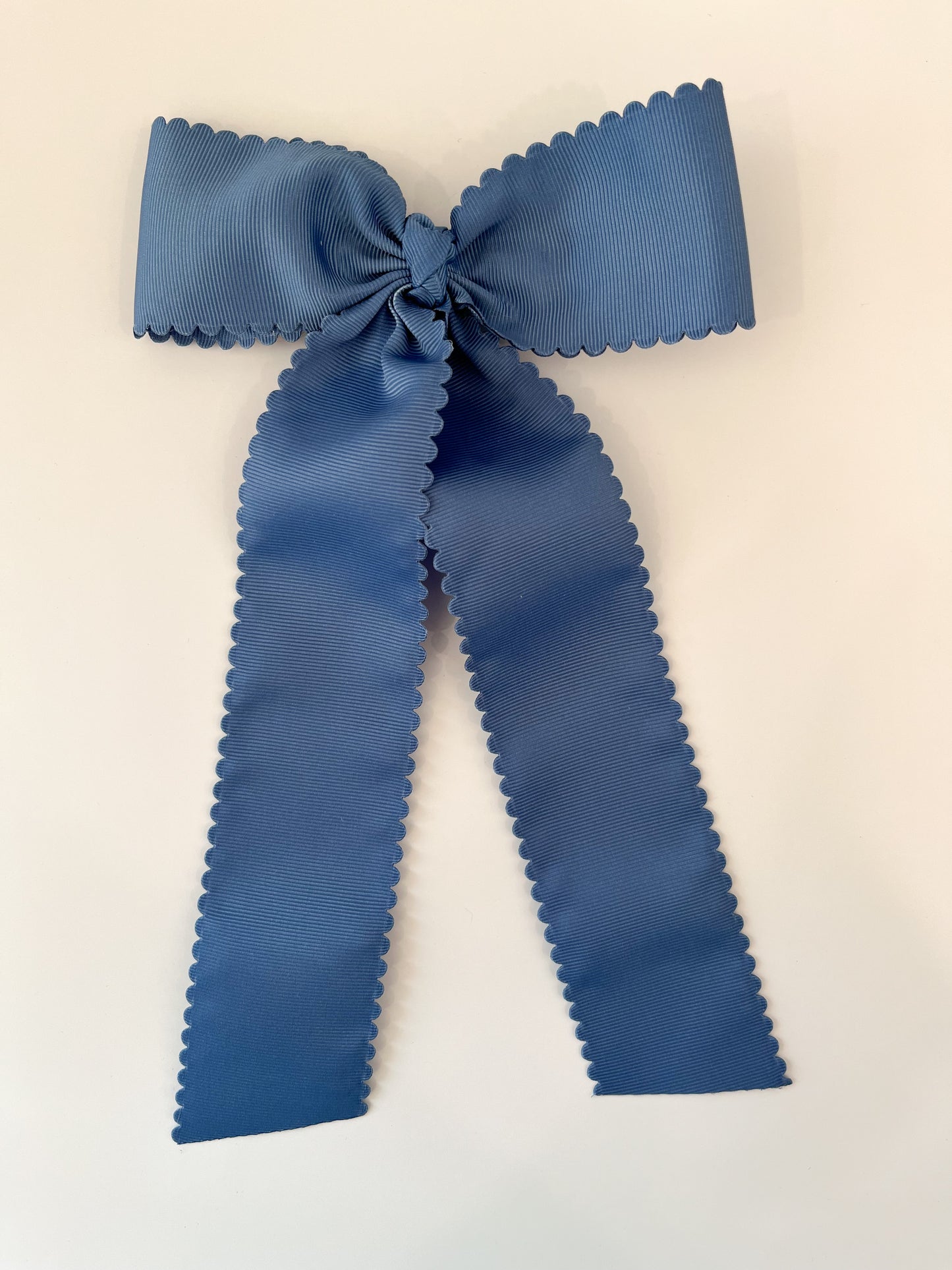 King Scallop Streamer Bow, Smoke Blue