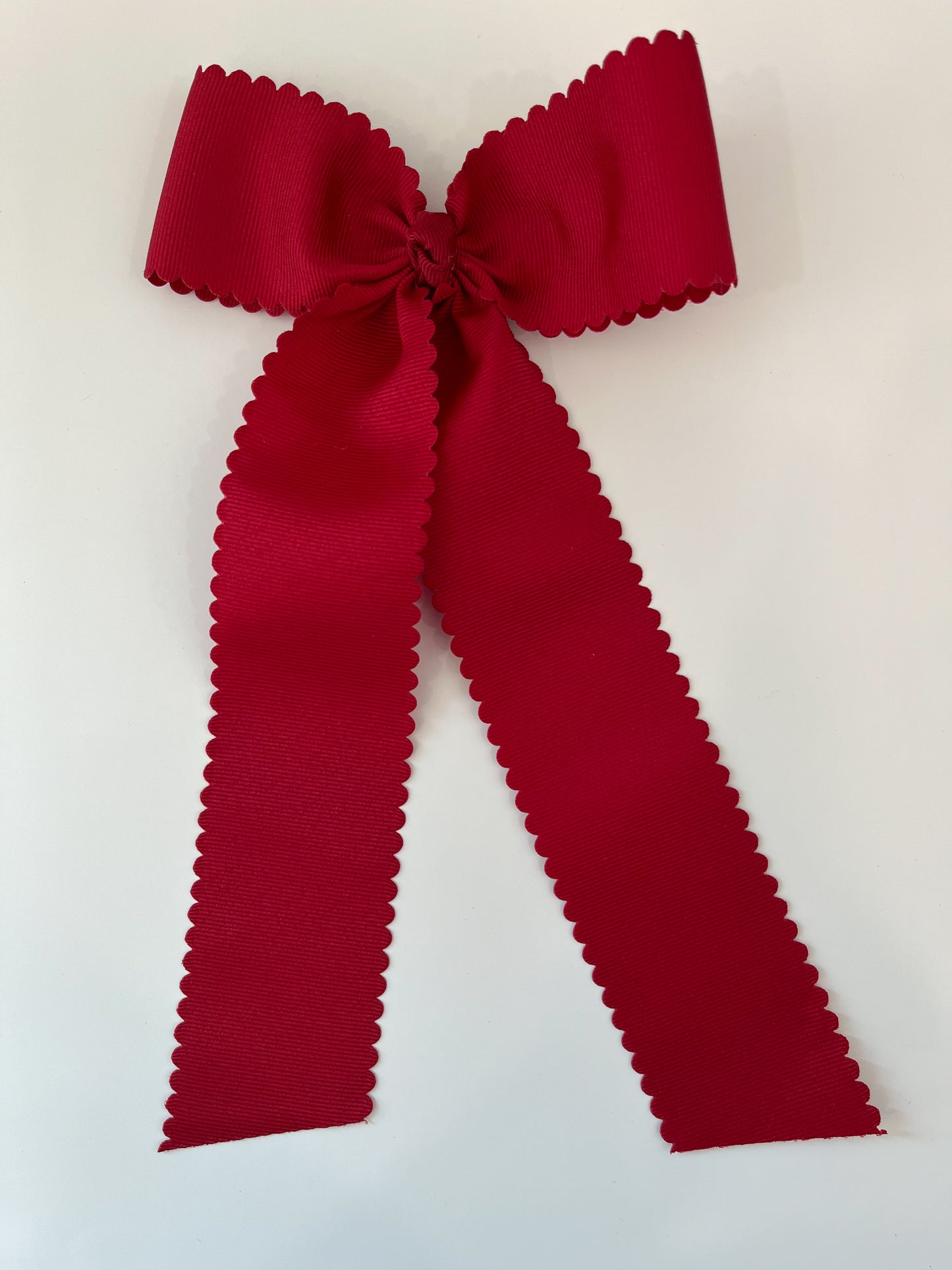 King Scallop Streamer Bow, Cranberry