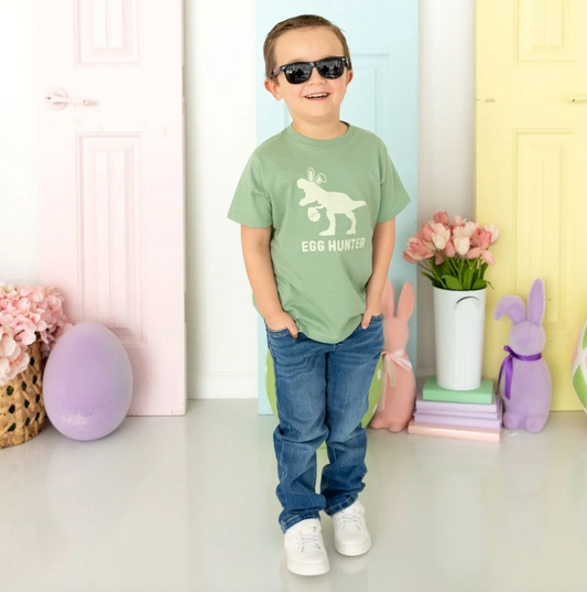 Egg Hunter Easter Short Sleeve T-Shirt - Magpies Paducah