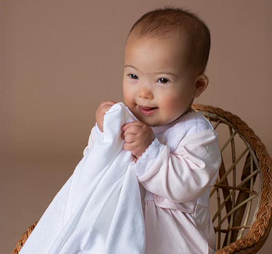 Paty Pointelle Swaddle, White/Pink Trim