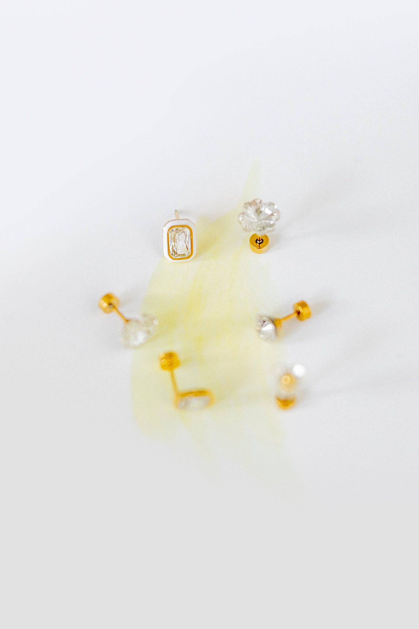 Screwback Stud Earrings Lux - Candy Clover Clear - Magpies Paducah