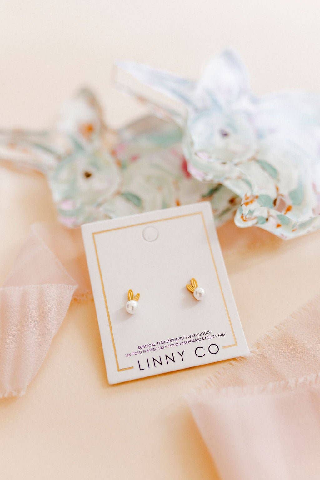 Screwback Stud Earrings - Heidi Pearl Bunny - Magpies Paducah