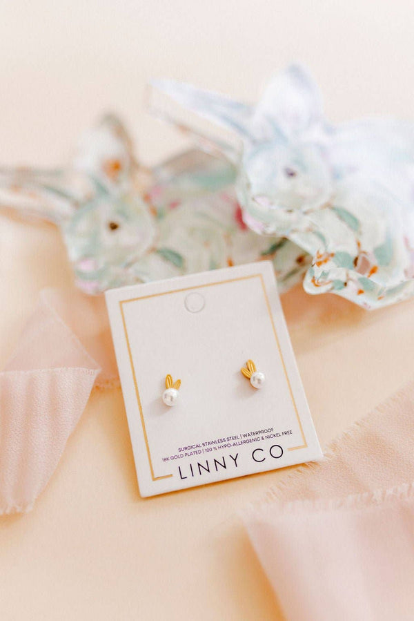 Screwback Stud Earrings - Heidi Pearl Bunny - Magpies Paducah