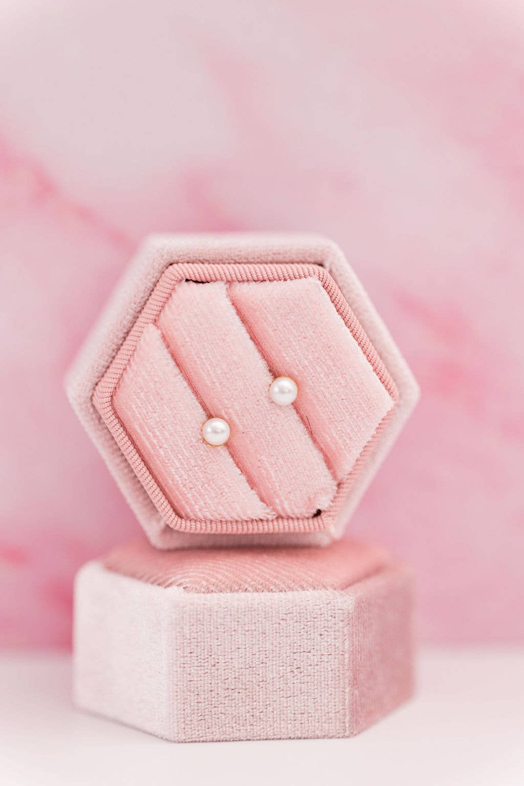Pearl Stud Earrings - Magpies Paducah
