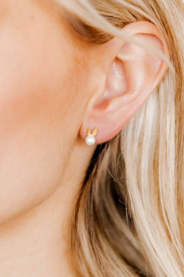 Screwback Stud Earrings - Heidi Pearl Bunny - Magpies Paducah
